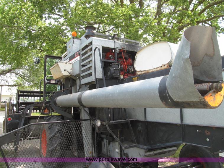 image for item I8986 1978 Allis-Chalmers Gleaner K2 combine