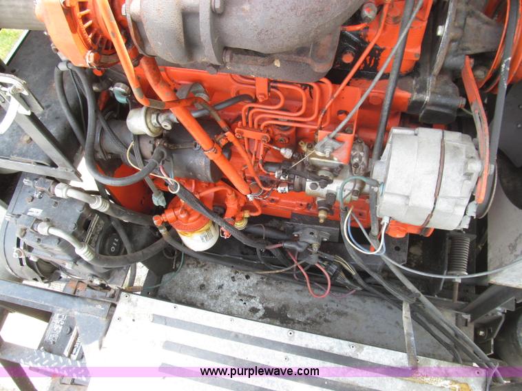 image for item I8986 1978 Allis-Chalmers Gleaner K2 combine