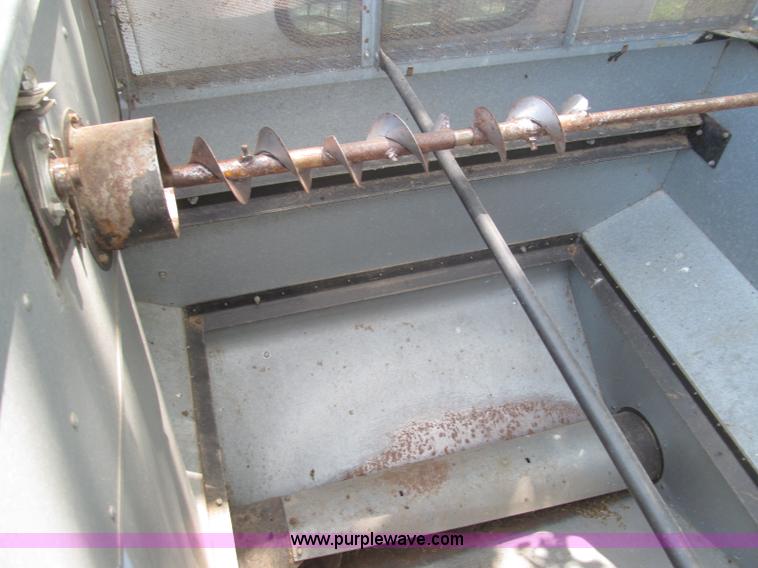 image for item I8986 1978 Allis-Chalmers Gleaner K2 combine