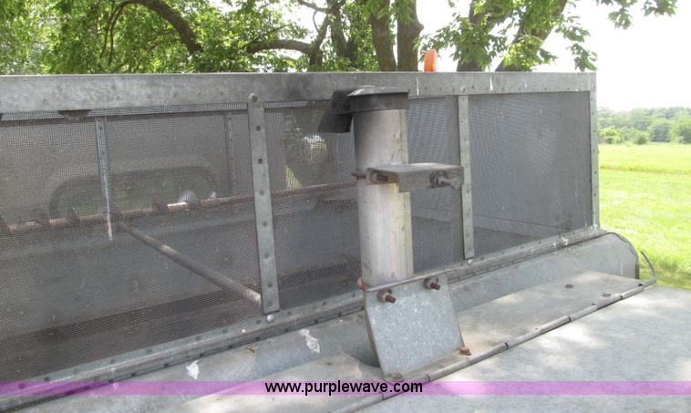 image for item I8986 1978 Allis-Chalmers Gleaner K2 combine