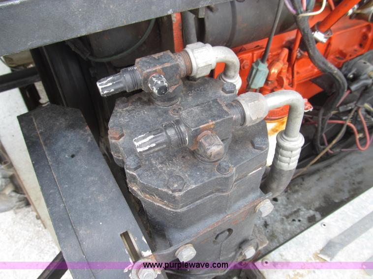 image for item I8986 1978 Allis-Chalmers Gleaner K2 combine