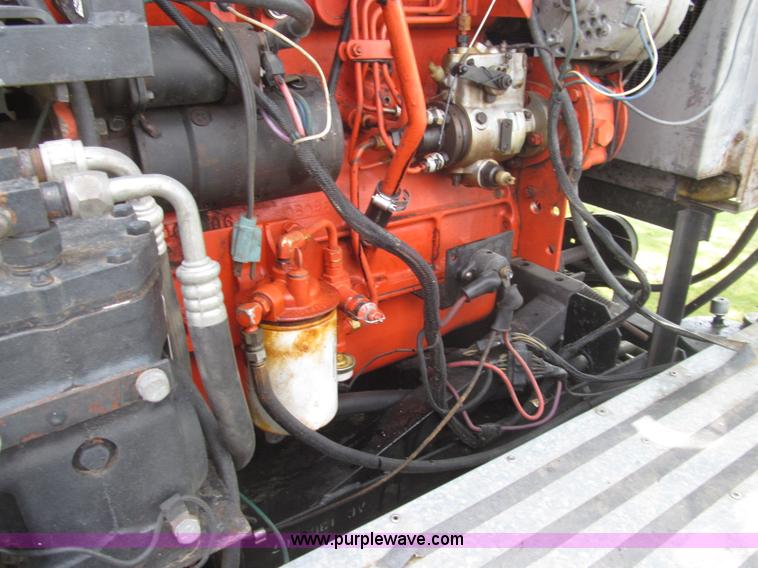 image for item I8986 1978 Allis-Chalmers Gleaner K2 combine