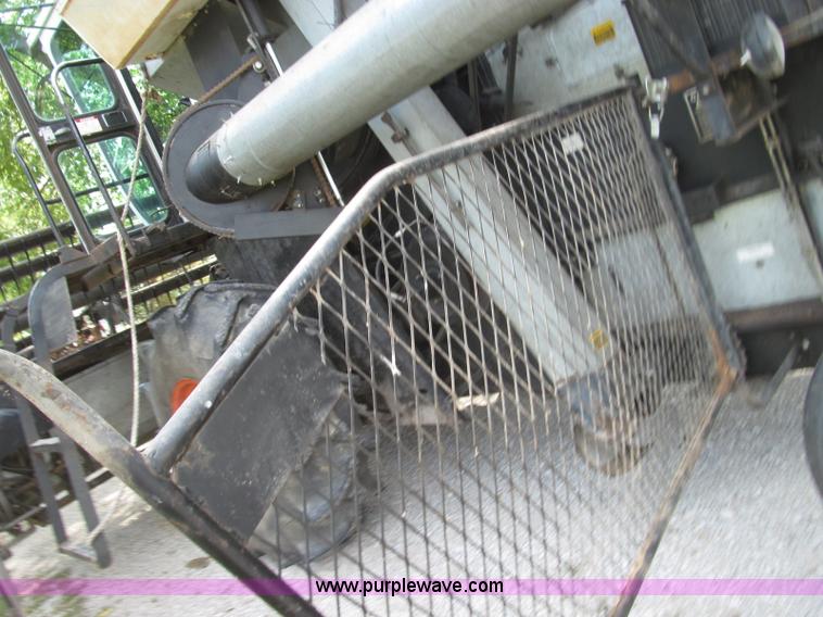 image for item I8986 1978 Allis-Chalmers Gleaner K2 combine