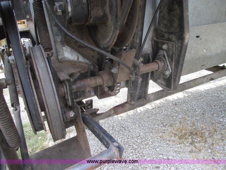 image for item I8986 1978 Allis-Chalmers Gleaner K2 combine