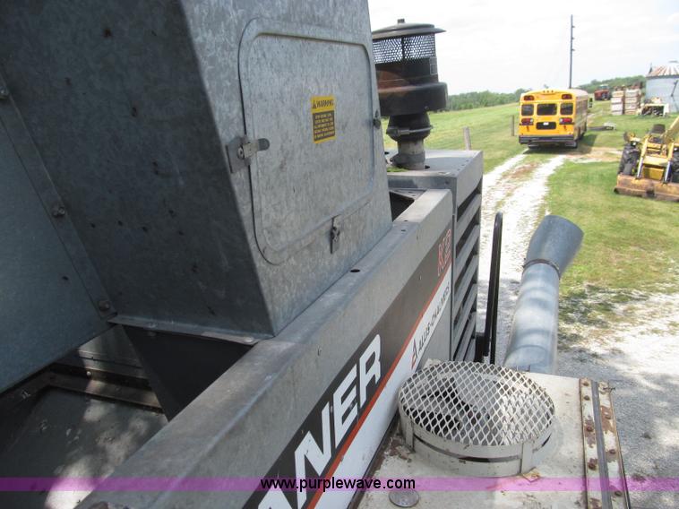 image for item I8986 1978 Allis-Chalmers Gleaner K2 combine