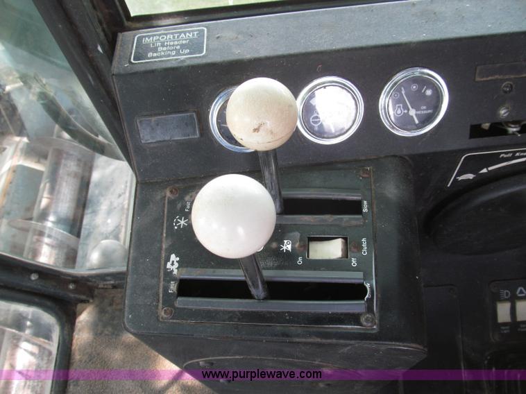 image for item I8986 1978 Allis-Chalmers Gleaner K2 combine