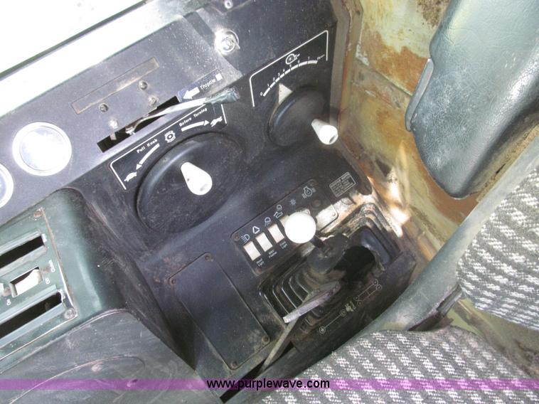 image for item I8986 1978 Allis-Chalmers Gleaner K2 combine