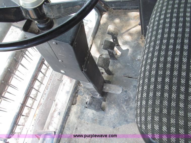 image for item I8986 1978 Allis-Chalmers Gleaner K2 combine