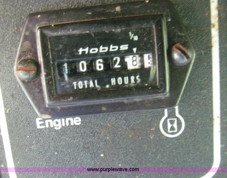 image for item I8986 1978 Allis-Chalmers Gleaner K2 combine