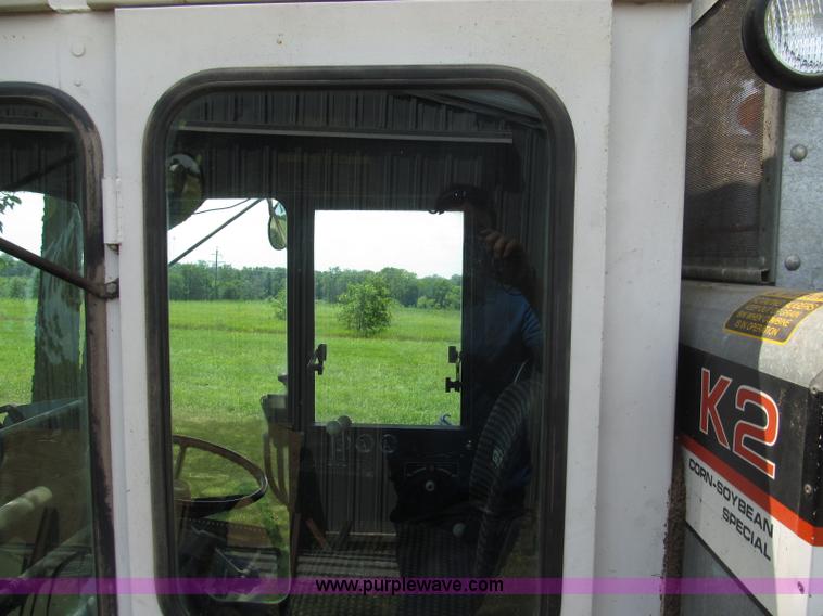 image for item I8986 1978 Allis-Chalmers Gleaner K2 combine