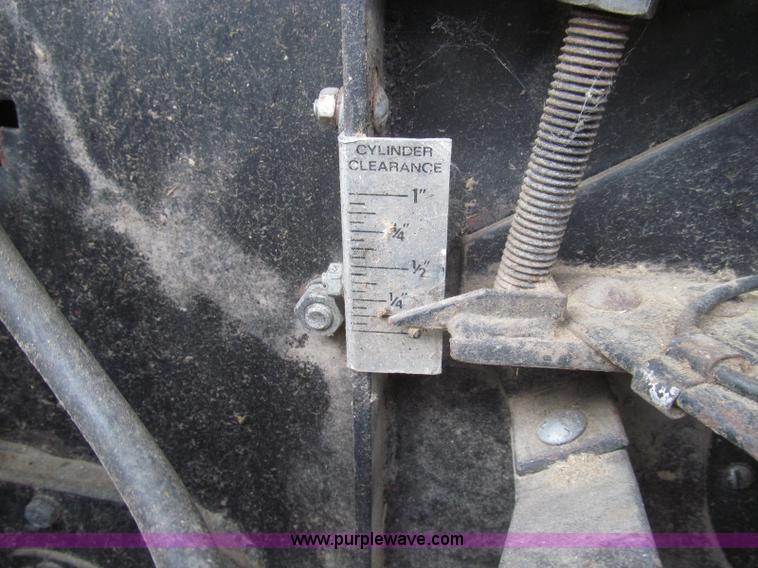 image for item I8986 1978 Allis-Chalmers Gleaner K2 combine