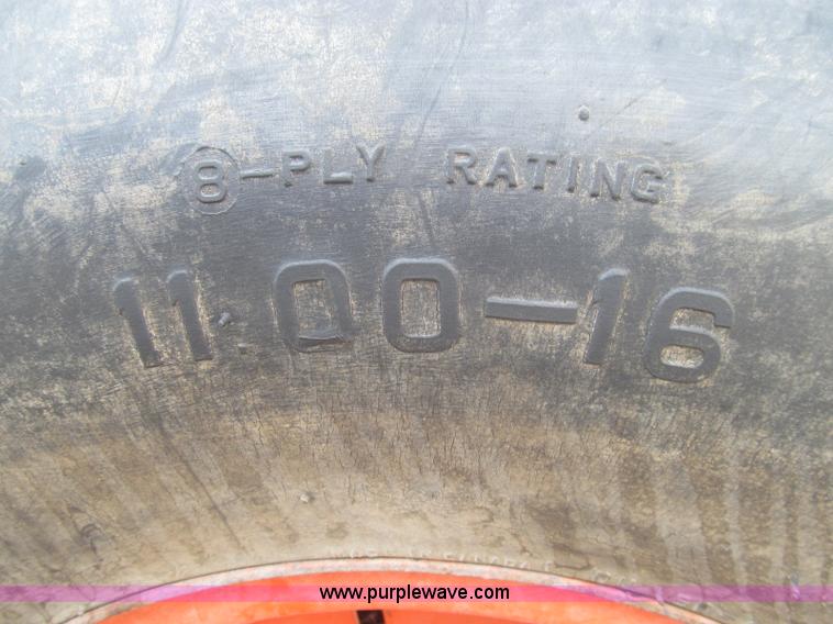 image for item I8986 1978 Allis-Chalmers Gleaner K2 combine