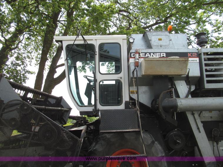 image for item I8986 1978 Allis-Chalmers Gleaner K2 combine