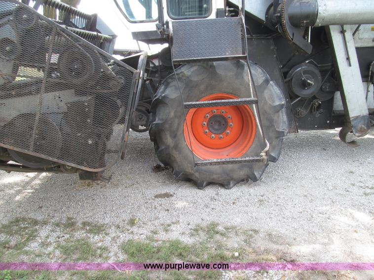 image for item I8986 1978 Allis-Chalmers Gleaner K2 combine
