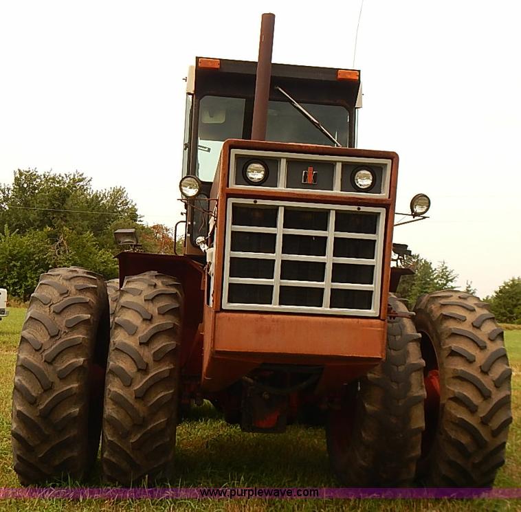 image for item J1124 1978 International 4386 tractor