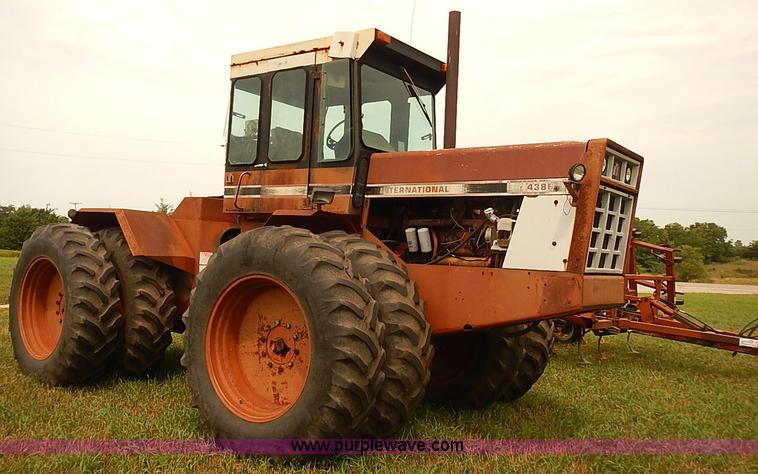 image for item J1124 1978 International 4386 tractor