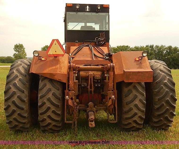 image for item J1124 1978 International 4386 tractor