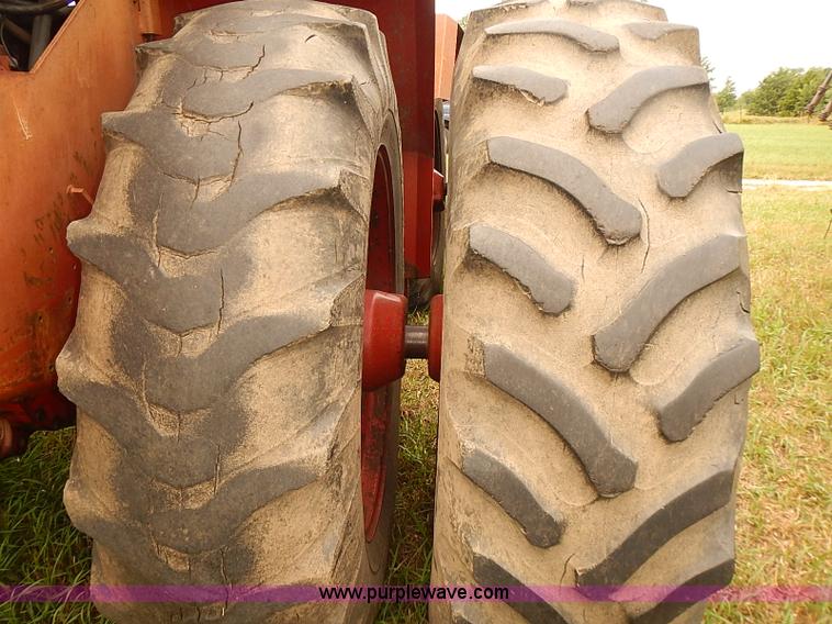 image for item J1124 1978 International 4386 tractor