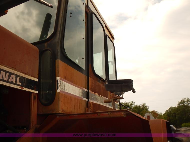 image for item J1124 1978 International 4386 tractor