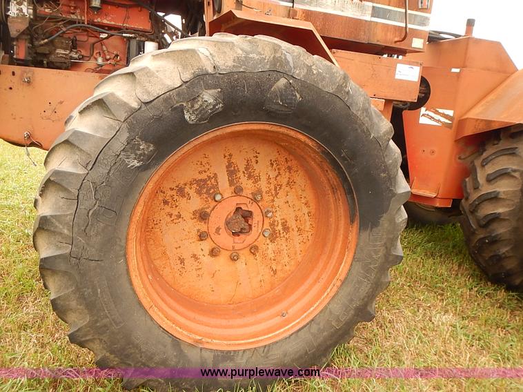 image for item J1124 1978 International 4386 tractor