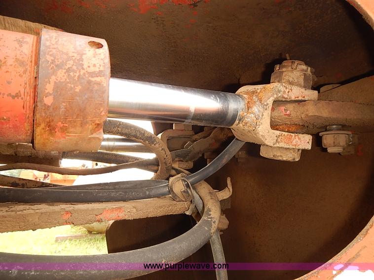 image for item J1124 1978 International 4386 tractor