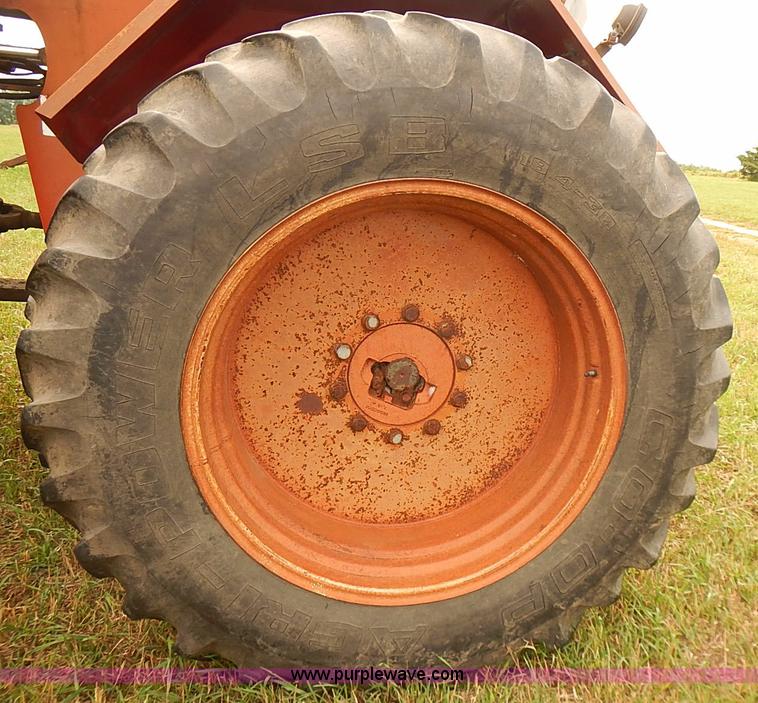 image for item J1124 1978 International 4386 tractor