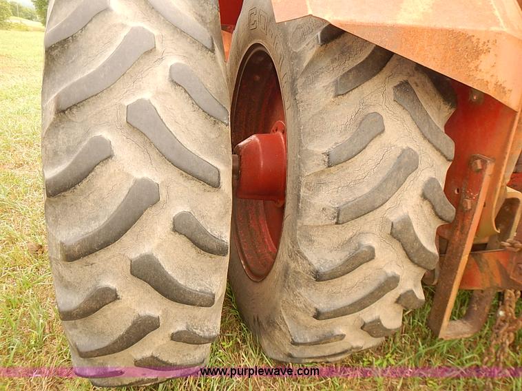 image for item J1124 1978 International 4386 tractor