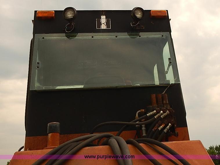 image for item J1124 1978 International 4386 tractor