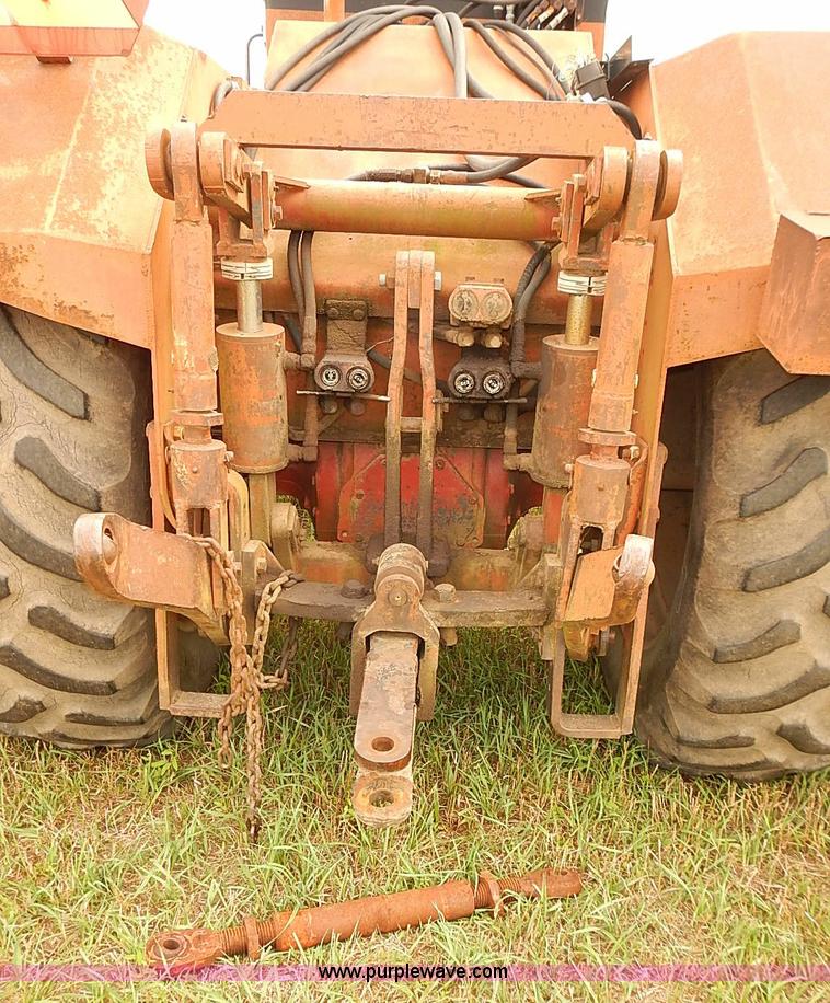 image for item J1124 1978 International 4386 tractor