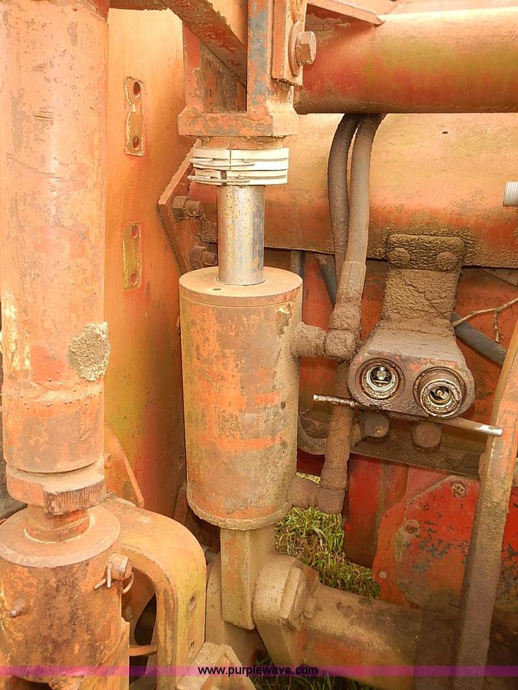 image for item J1124 1978 International 4386 tractor