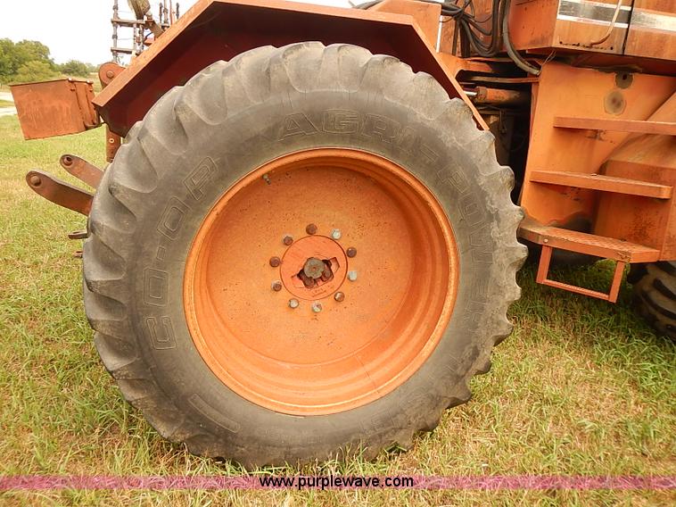 image for item J1124 1978 International 4386 tractor