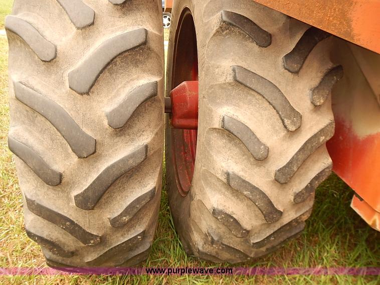 image for item J1124 1978 International 4386 tractor