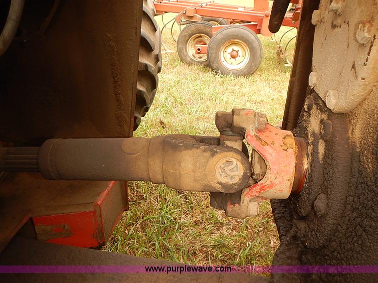 image for item J1124 1978 International 4386 tractor