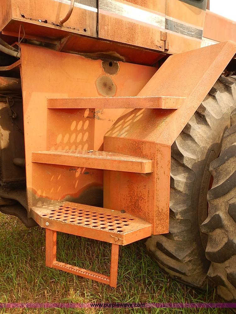 image for item J1124 1978 International 4386 tractor