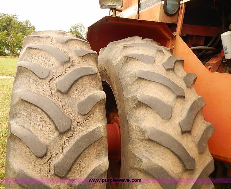 image for item J1124 1978 International 4386 tractor