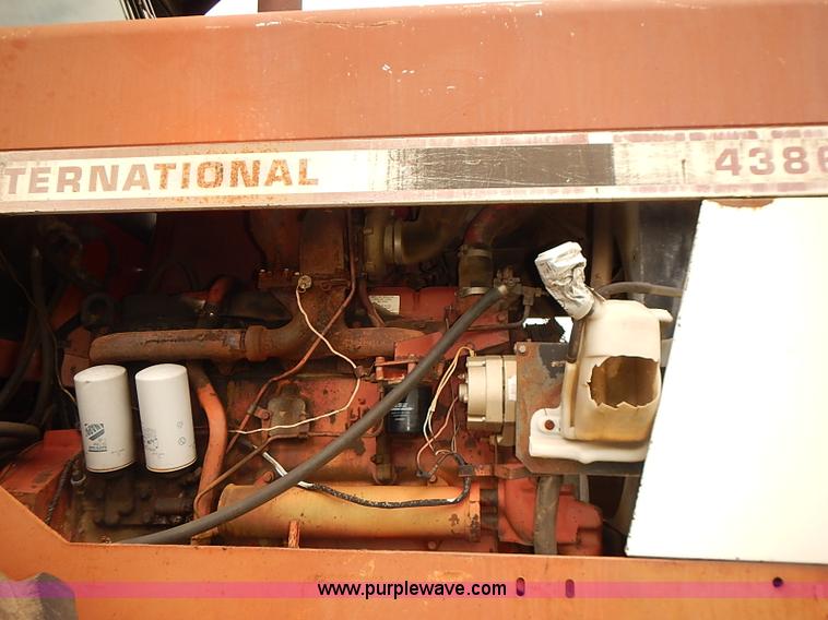 image for item J1124 1978 International 4386 tractor