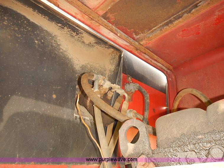 image for item J1124 1978 International 4386 tractor