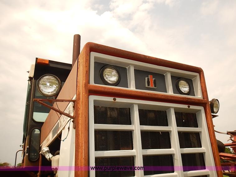 image for item J1124 1978 International 4386 tractor