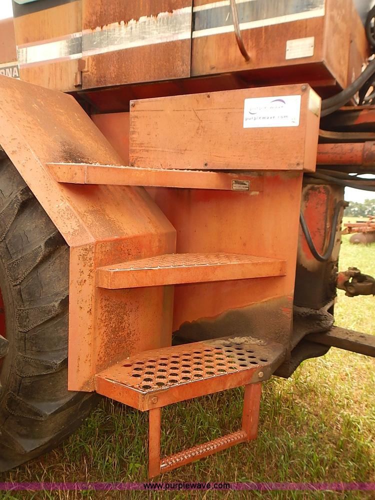 image for item J1124 1978 International 4386 tractor