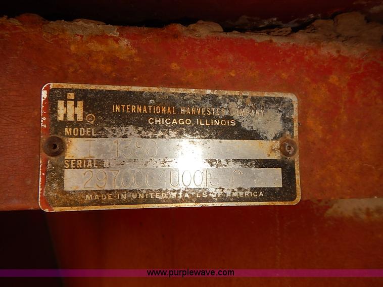 image for item J1124 1978 International 4386 tractor