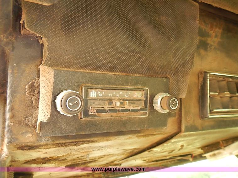 image for item J1124 1978 International 4386 tractor