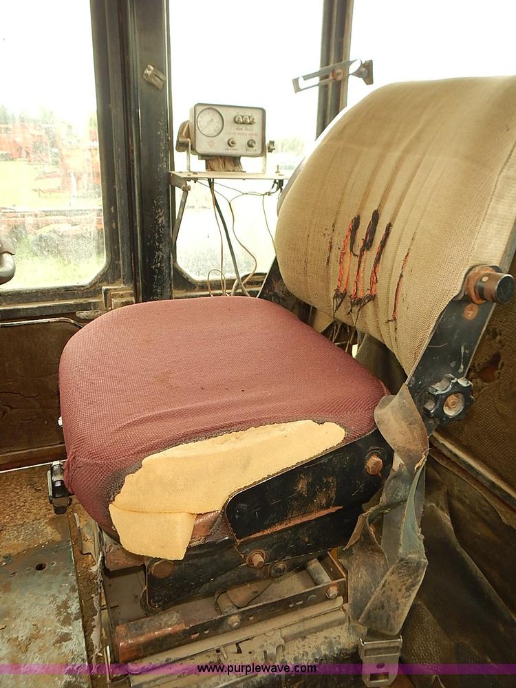 image for item J1124 1978 International 4386 tractor