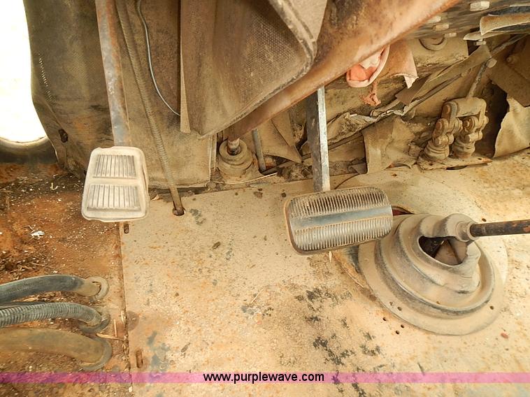 image for item J1124 1978 International 4386 tractor