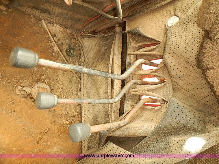 image for item J1124 1978 International 4386 tractor