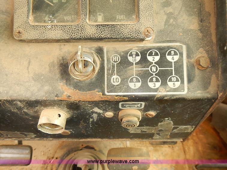 image for item J1124 1978 International 4386 tractor