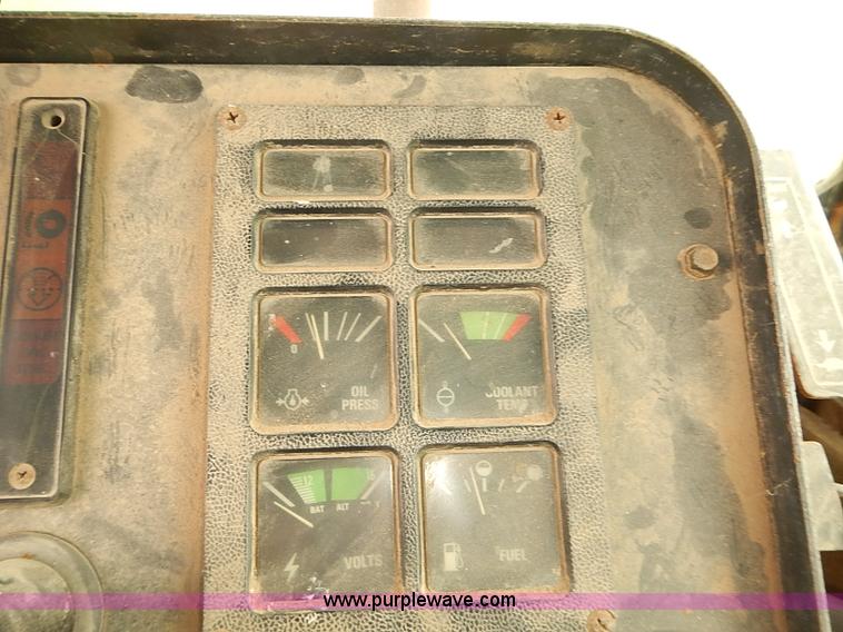 image for item J1124 1978 International 4386 tractor