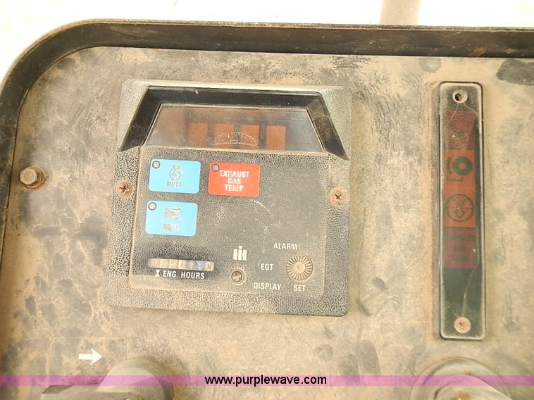 image for item J1124 1978 International 4386 tractor