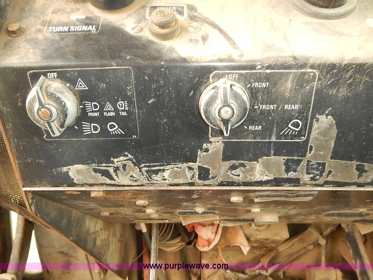 image for item J1124 1978 International 4386 tractor