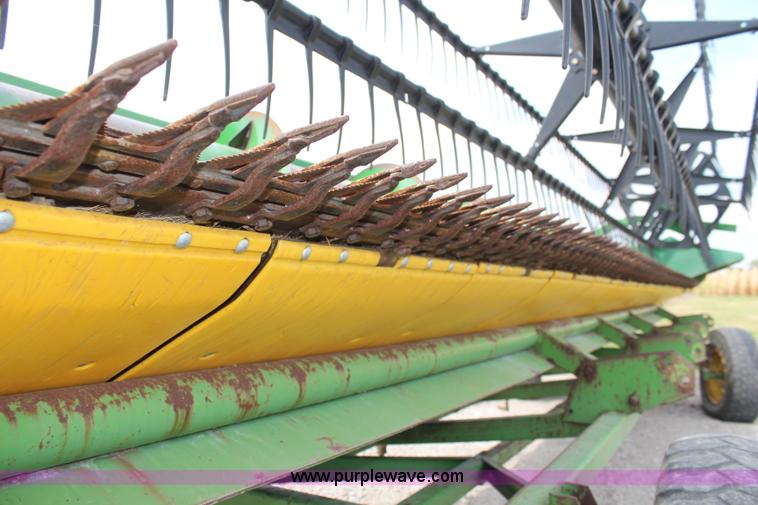 image for item J2009 1997 John Deere 925 flex platform head