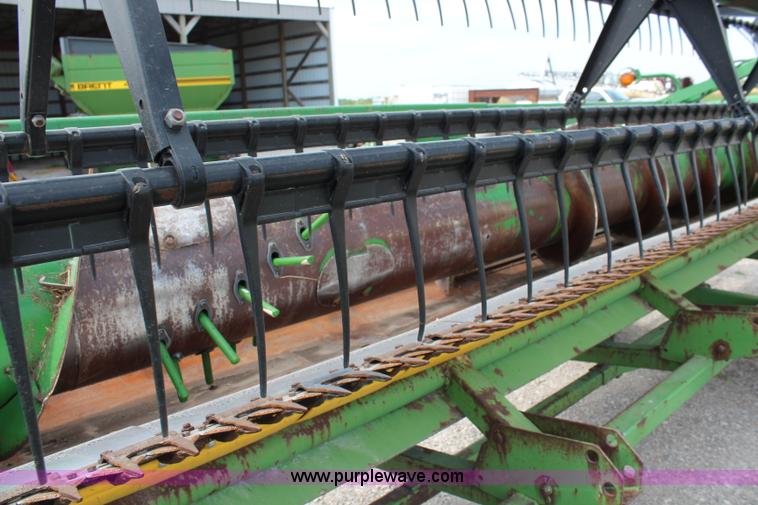 image for item J2009 1997 John Deere 925 flex platform head